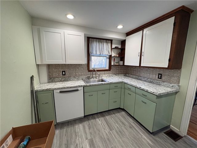 182 Yorktown Road, North Kingstown, RI 02852