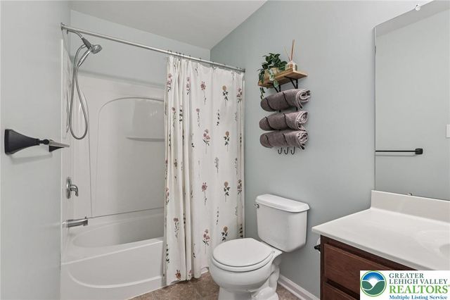 1055 King Way, Upper Macungie Twp, PA 18031