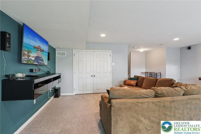 1055 King Way, Upper Macungie Twp, PA 18031