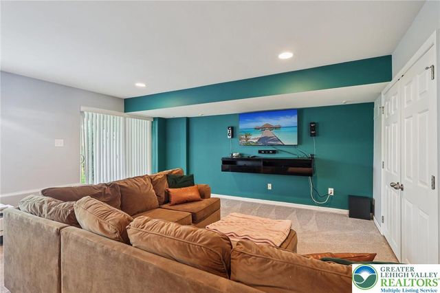 1055 King Way, Upper Macungie Twp, PA 18031