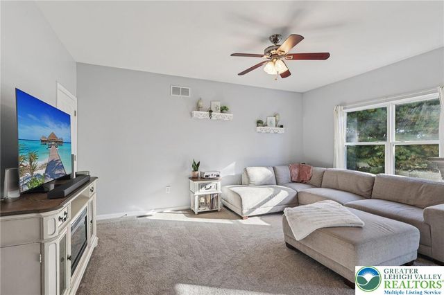 1055 King Way, Upper Macungie Twp, PA 18031