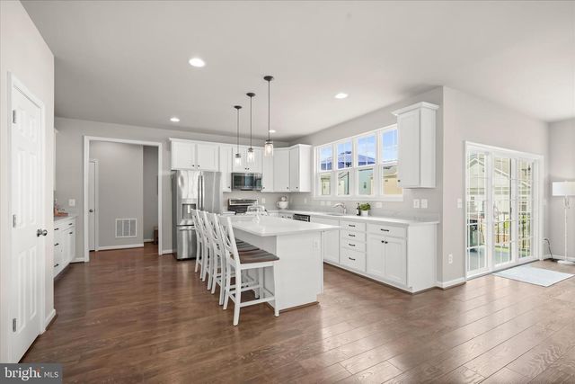 812 PENCOAST DR, Purcellville, VA 20132