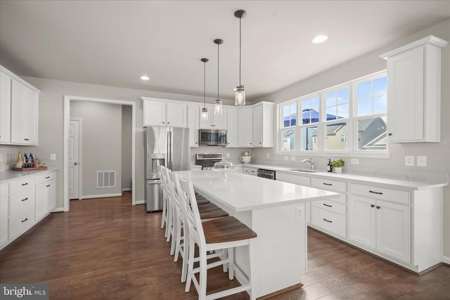 812 PENCOAST DR, Purcellville, VA 20132