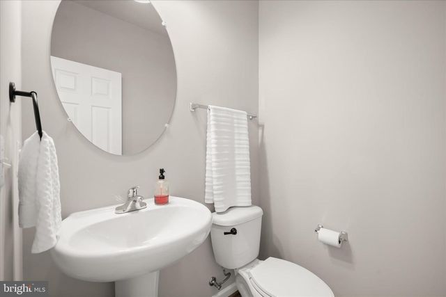 812 PENCOAST DR, Purcellville, VA 20132
