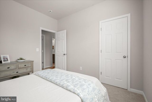 812 PENCOAST DR, Purcellville, VA 20132