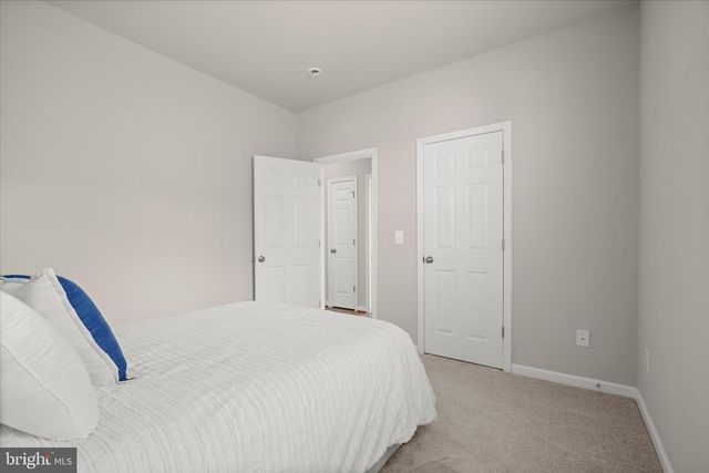 812 PENCOAST DR, Purcellville, VA 20132