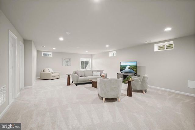 812 PENCOAST DR, Purcellville, VA 20132