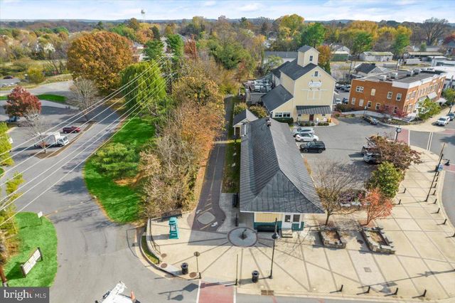 812 PENCOAST DR, Purcellville, VA 20132