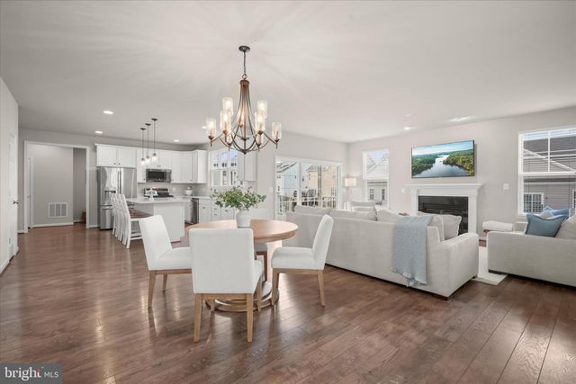 812 PENCOAST DR, Purcellville, VA 20132