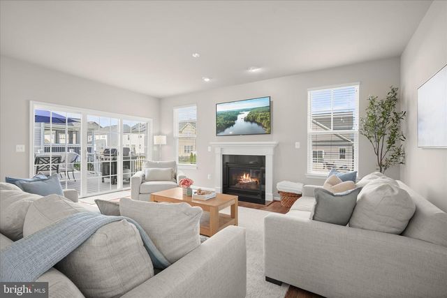 812 PENCOAST DR, Purcellville, VA 20132