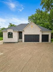 933 N Wixom Road, Wixom, MI 48393