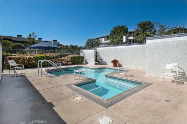 240 Nice Lane 102, Newport Beach, CA 92663