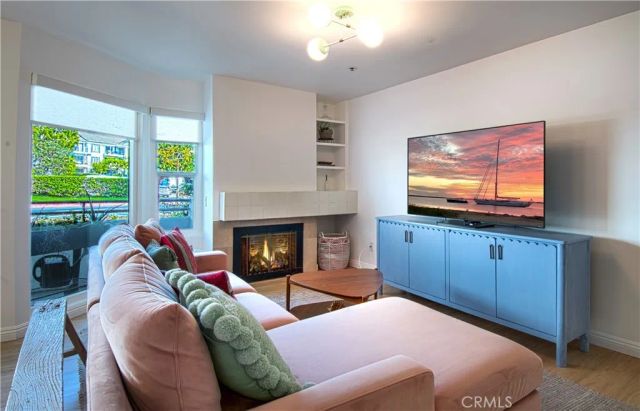240 Nice Lane 102, Newport Beach, CA 92663