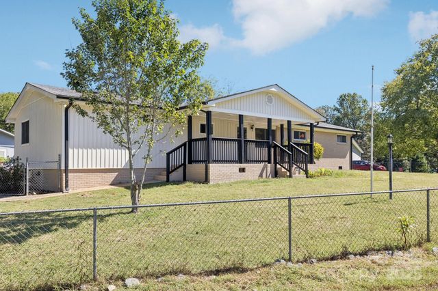 1024 Old Mountain View Road, Mount Holly, NC 28120