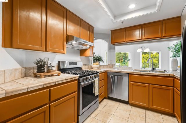 21103 Gary Dr 116E, Hayward, CA 94546