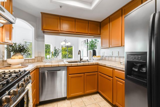 21103 Gary Dr 116E, Hayward, CA 94546