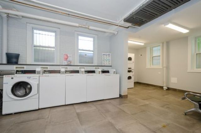 1521 W Sherwin Avenue 408, Chicago, IL 60626