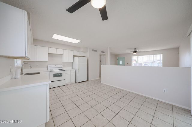 5614 W LA REATA Avenue, Phoenix, AZ 85035