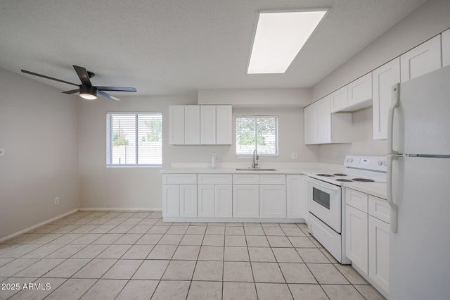 5614 W LA REATA Avenue, Phoenix, AZ 85035