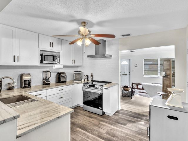 1907 SW 22ND Avenue, Boynton Beach, FL 33426