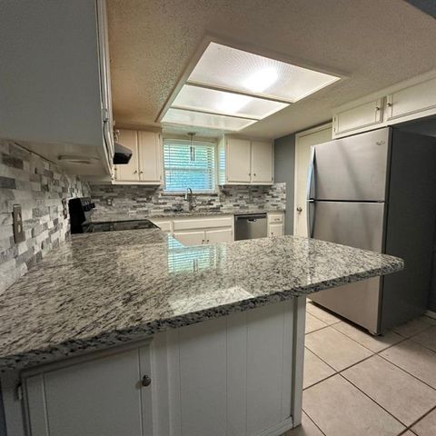 6928 Woodlake Drive, Oklahoma City, OK 73132