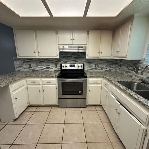 6928 Woodlake Drive, Oklahoma City, OK 73132