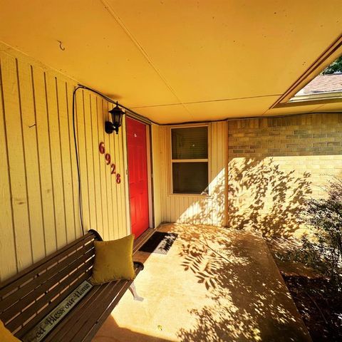 6928 Woodlake Drive, Oklahoma City, OK 73132