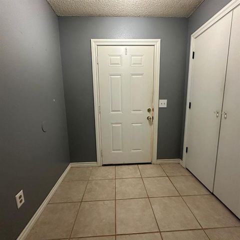 6928 Woodlake Drive, Oklahoma City, OK 73132