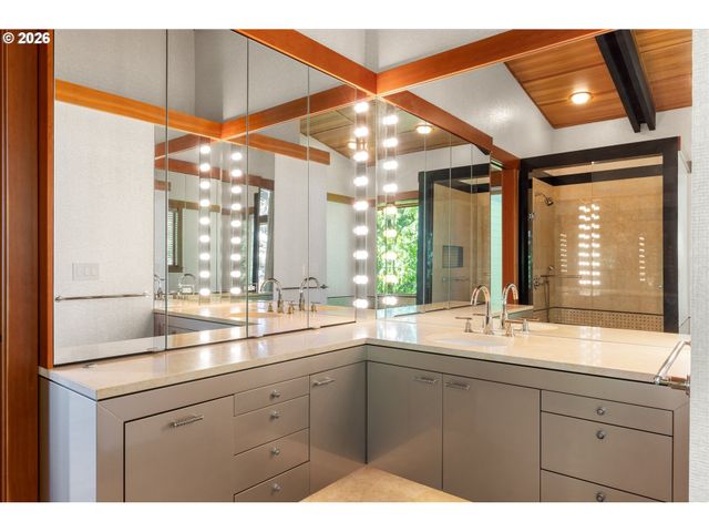1117 Sw MITCHELL Ln, Portland, OR 97239