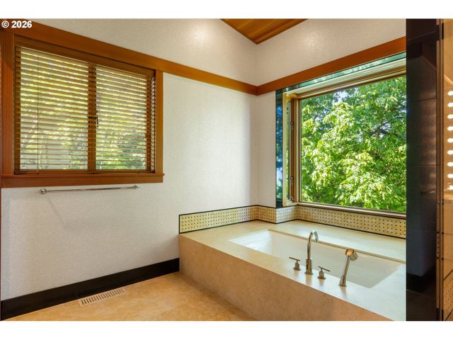 1117 Sw MITCHELL Ln, Portland, OR 97239