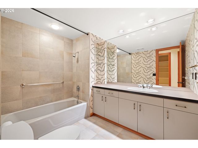 1117 Sw MITCHELL Ln, Portland, OR 97239