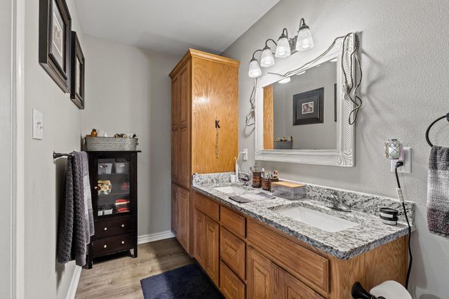 2409 W Walker Street, Denison, TX 75020