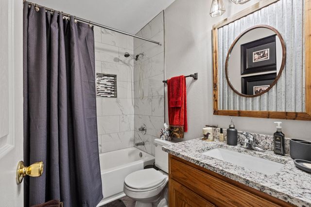 2409 W Walker Street, Denison, TX 75020