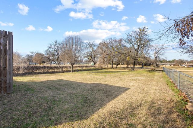2409 W Walker Street, Denison, TX 75020