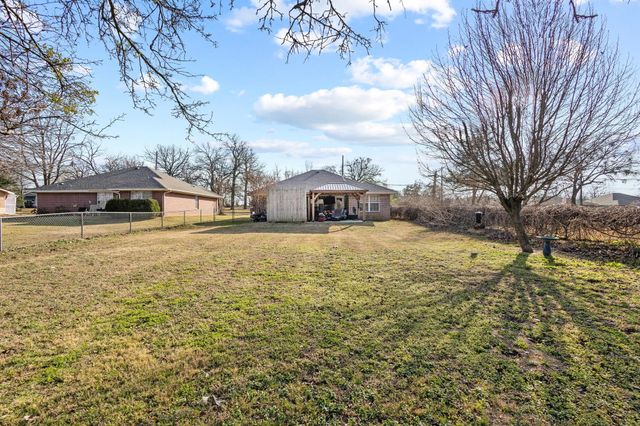 2409 W Walker Street, Denison, TX 75020
