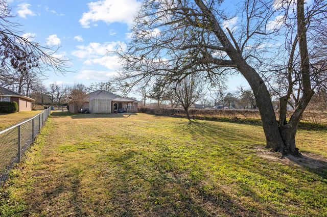 2409 W Walker Street, Denison, TX 75020