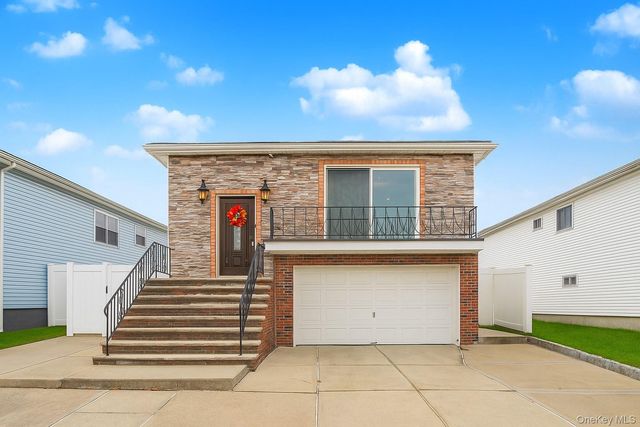 28 Drumgoole Road E, Staten Island, NY 10312