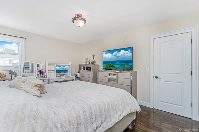 28 Drumgoole Road E, Staten Island, NY 10312