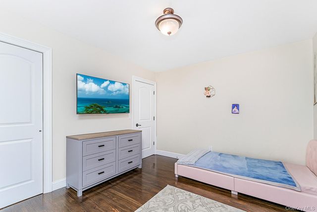 28 Drumgoole Road E, Staten Island, NY 10312