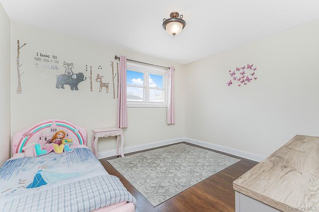 28 Drumgoole Road E, Staten Island, NY 10312