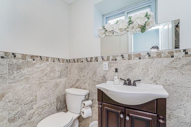 28 Drumgoole Road E, Staten Island, NY 10312