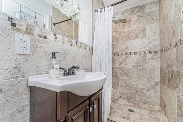 28 Drumgoole Road E, Staten Island, NY 10312