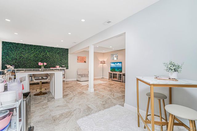 28 Drumgoole Road E, Staten Island, NY 10312