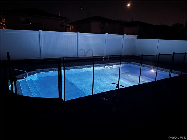 28 Drumgoole Road E, Staten Island, NY 10312