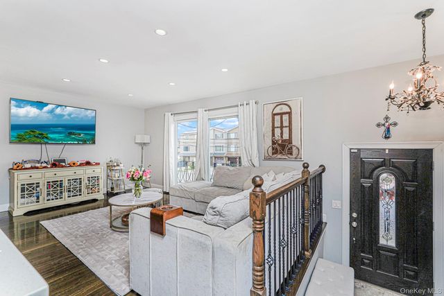 28 Drumgoole Road E, Staten Island, NY 10312