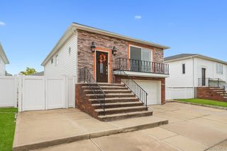 28 Drumgoole Road E, Staten Island, NY 10312