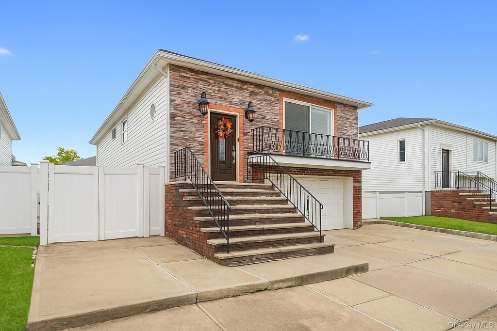 28 Drumgoole Road E, Staten Island, NY 10312