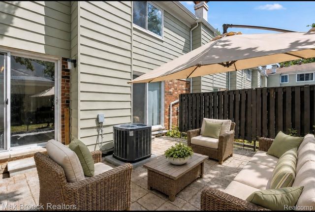 1928 S Wickham W, Royal Oak, MI 48073