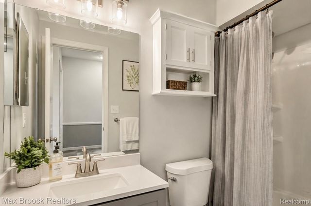 1928 S Wickham W, Royal Oak, MI 48073