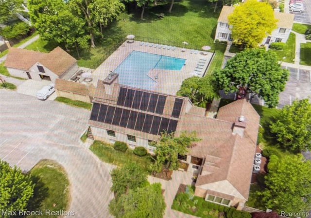 1928 S Wickham W, Royal Oak, MI 48073